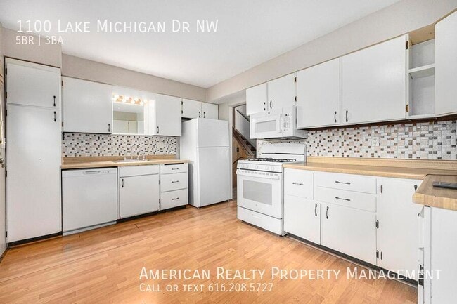 Building Photo - 1100 Lake Michigan Dr NW