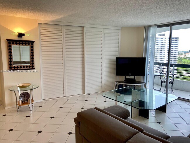 Foto del edificio - 3530 Mystic Pointe Dr