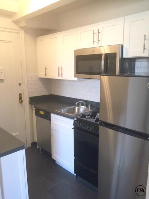 Building Photo - 215 W 83rd St