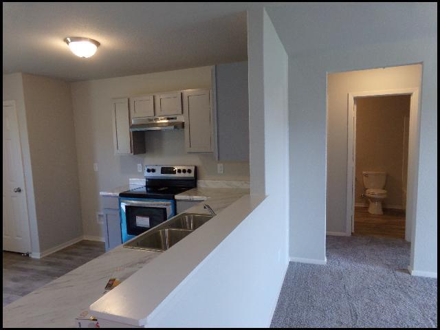 Building Photo - 10 Wisteria Dr