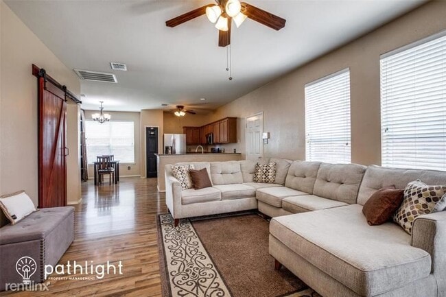 Building Photo - 3 br, 2.5 bath House - 3663 Hawthorne Trai...