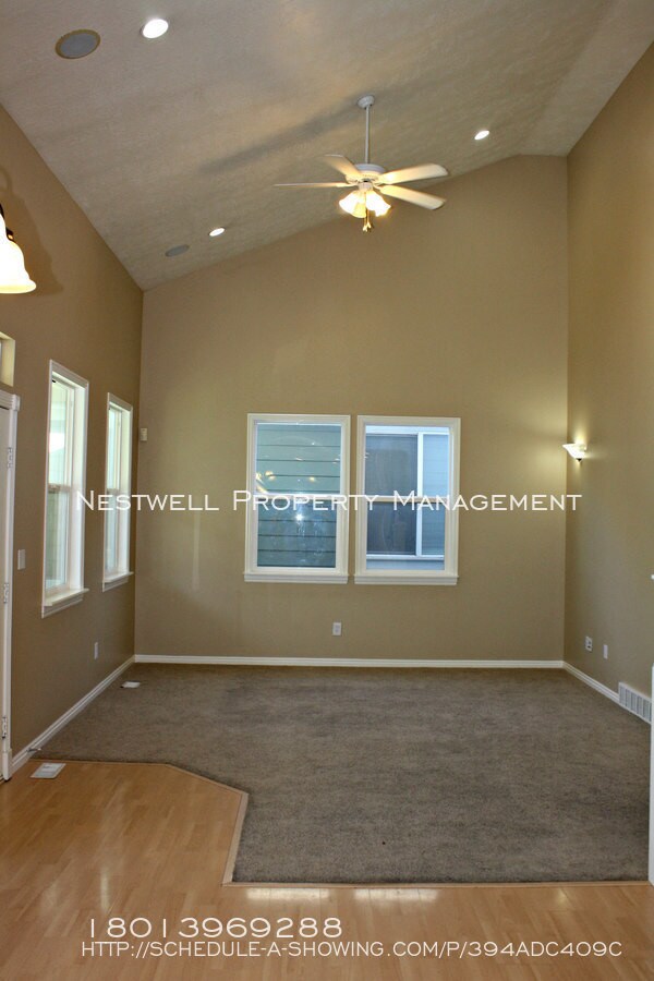 Building Photo - Gourmet Kitchen in This Daybreak Home