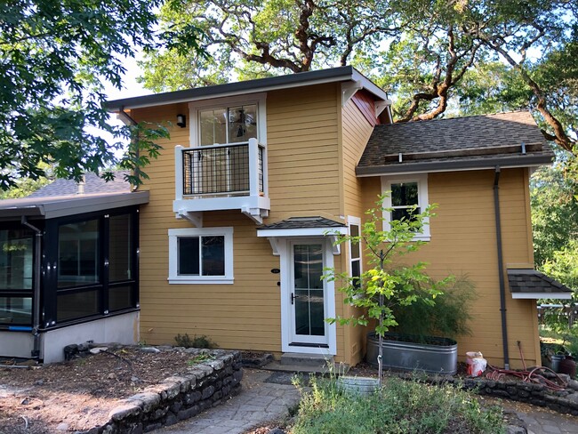 Building Photo - 4170 Wake Robin Dr