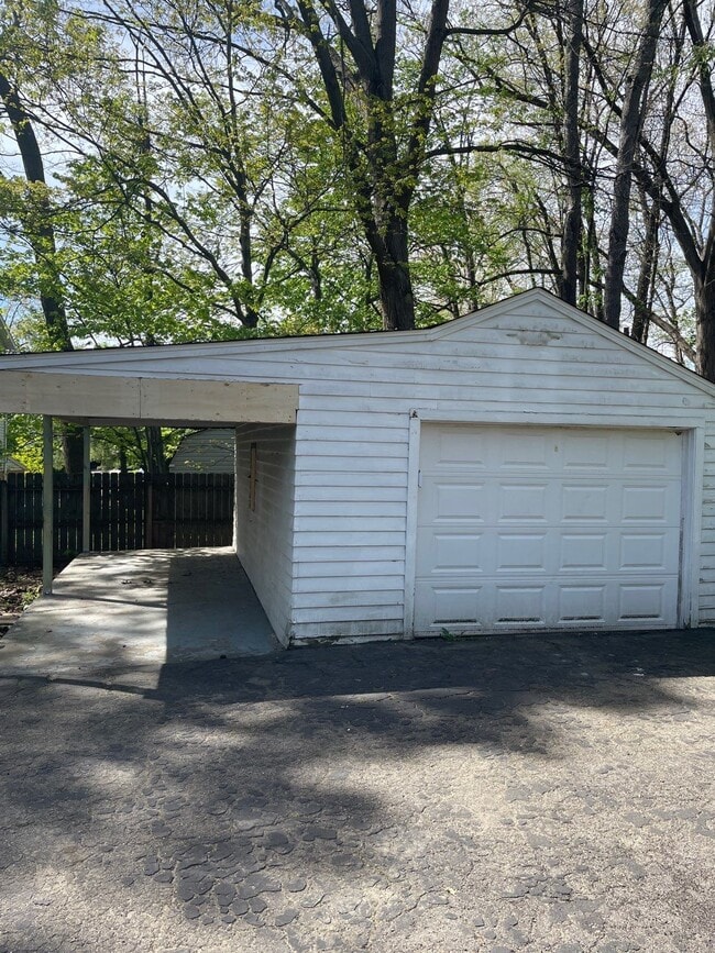 Building Photo - 812 Magnolia Ave