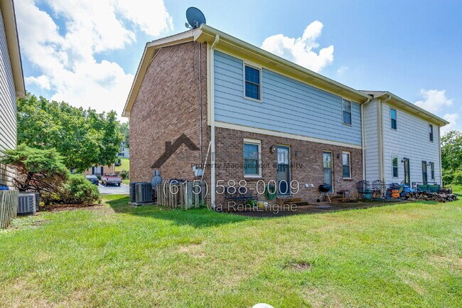 Foto del edificio - 717 Fox Ridge Dr
