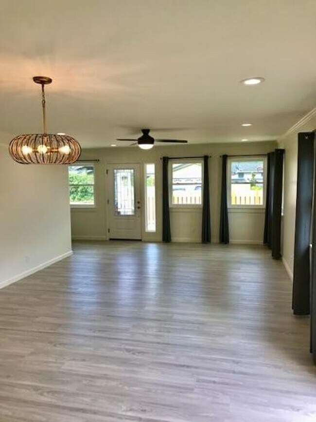 Foto del edificio - Beautiful 5/3.2 custom home in Kaneohe!