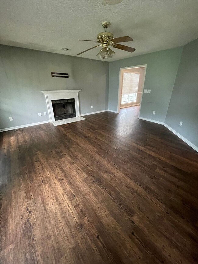 Building Photo - 322 Sagewood Dr