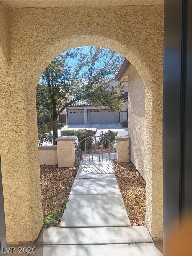 Building Photo - 304 Raptors View Ave