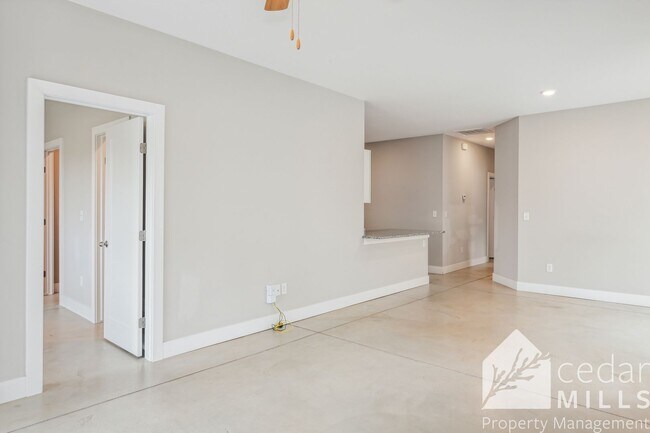 Foto del edificio - New Construction Across from McConnell! De...