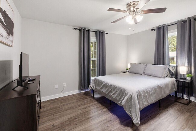 Foto del edificio - 2017 Hairston Ave