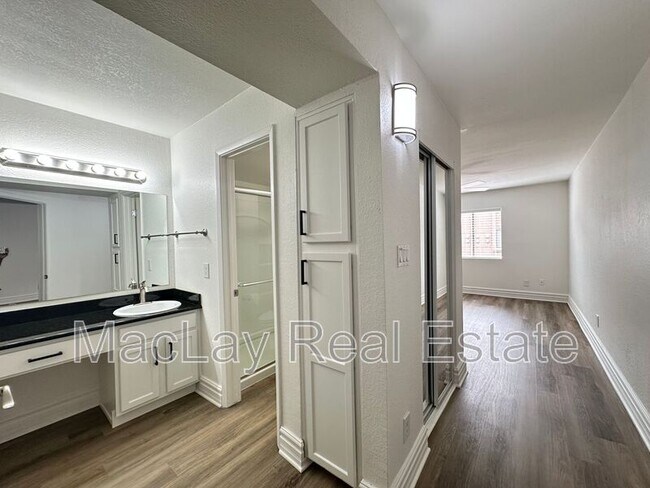 Photo - 3825 E Camelback Rd Apartment