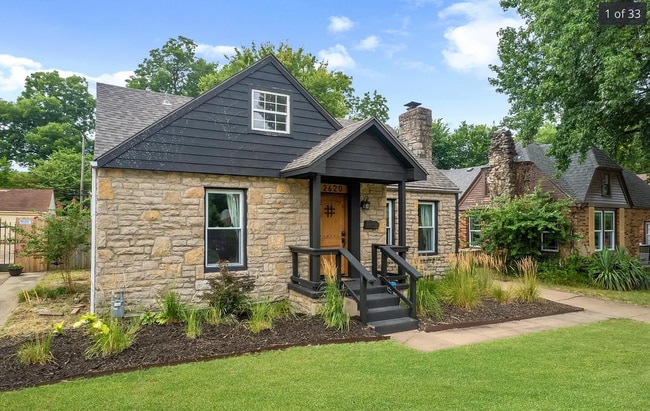 Building Photo - Stunning 4-bedroom, 2-bathroom Home