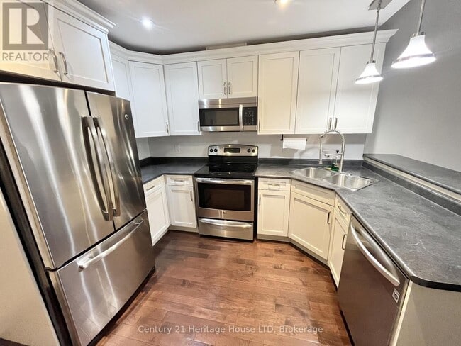 Building Photo - 63 Pine St N