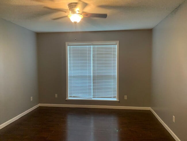 Building Photo - Four Bedroom Home in North Lowndes