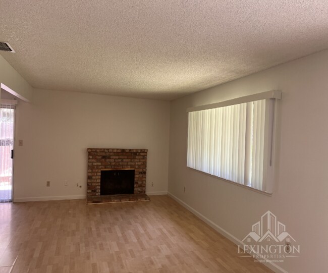 Foto del edificio - 5317 Winfield Way #1, Sacramento, C 95841