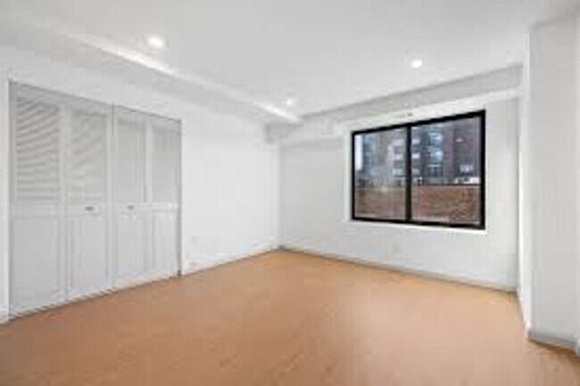 Building Photo - No Brokers Fee, Coolidge Corner Location, Laundry, Parking Elevator in the Building