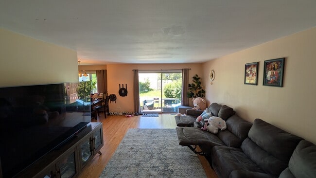 Building Photo - 424 Mallard Dr