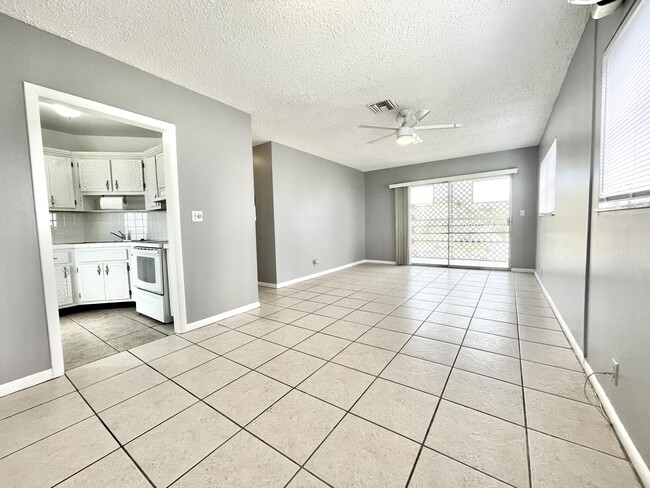 Building Photo - 1021 Crystal Lake Dr