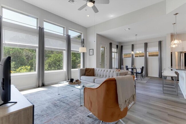 Foto del edificio - 5820 Harper Park Dr
