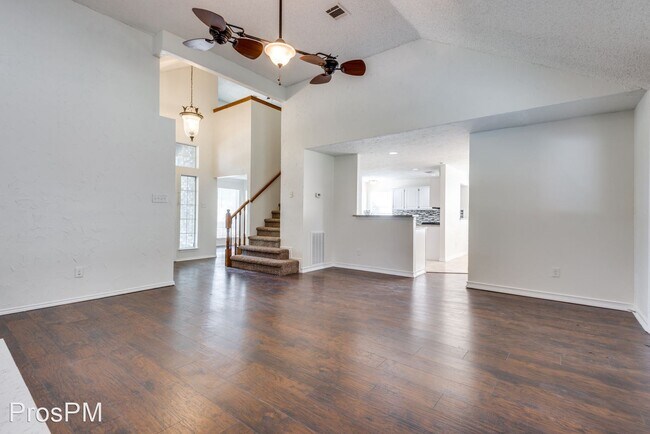 Building Photo - 3 br, 2.5 bath House - 1108 Bayshore St.