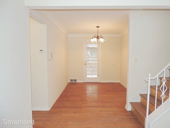 Building Photo - 411 Greenvale Rd