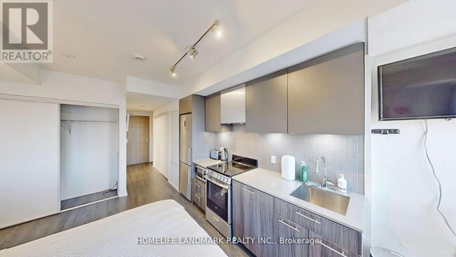 Building Photo - 251 Jarvis St