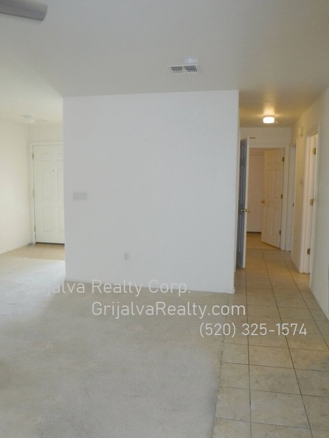 Foto del edificio - 4 BD, 3 BA Two-Story Home in Los Arroyos for Rent **MOVE-IN SPECIAL ** (Old Nogales Hwy/Calle Verde)