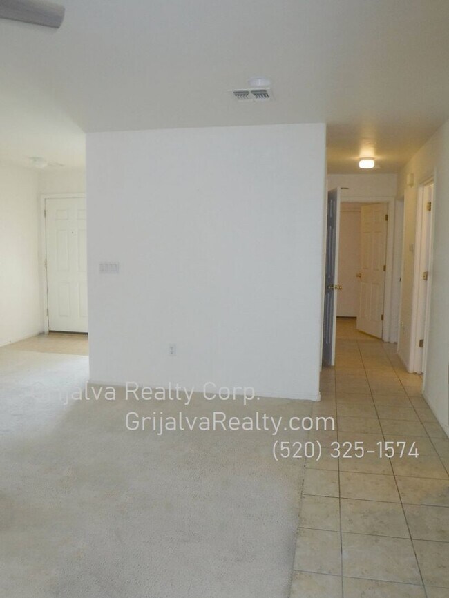 Foto del edificio - 4 Bedroom, 3 Bath Two-Story Home in Los Ar...