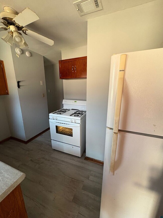 Foto del edificio - 3 Bedrooms and 1 Bathroom