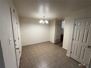 Building Photo - 1405 Cinch Dr