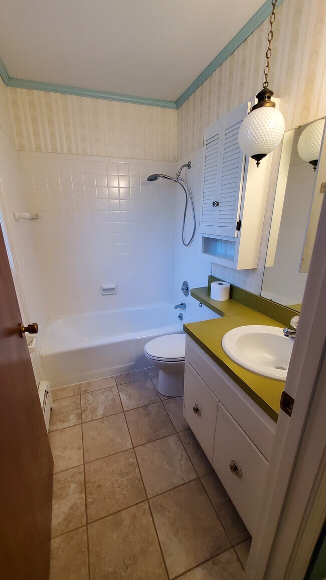 Bathroom #2 - 7415 Antebellum Dr