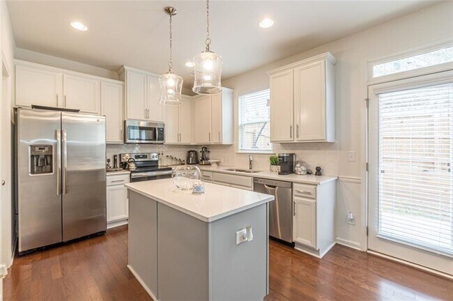 Building Photo - 1506 River Oak Ln