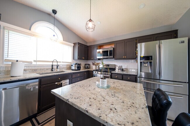 Foto del edificio - 15709 Chalet Ct