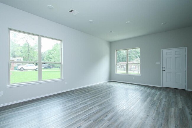 Foto del edificio - 1010 Columbia River Rd