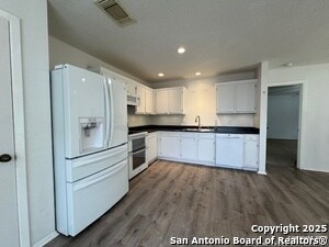 Foto del edificio - 6642 Snow Meadow Dr