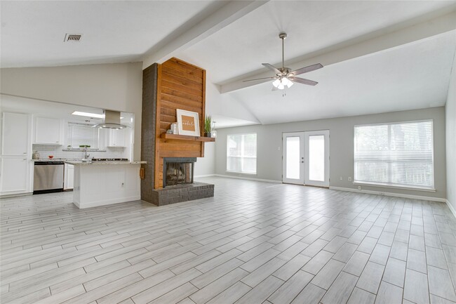Building Photo - 128 N Deerfoot Cir