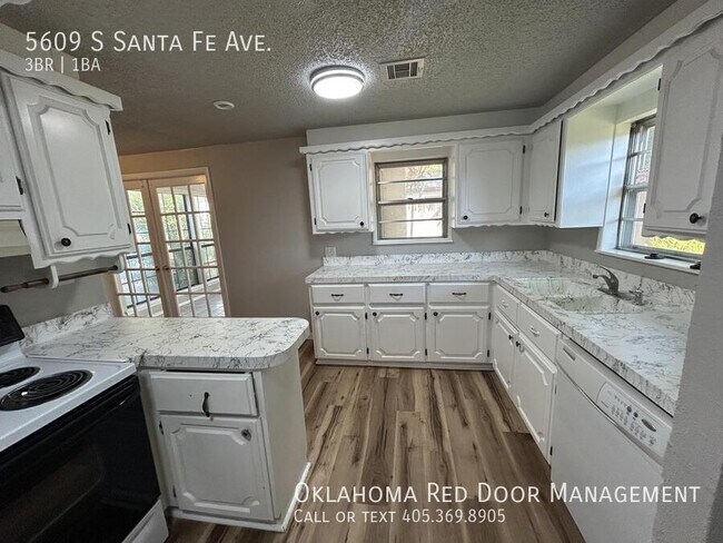 Building Photo - 5609 S Santa Fe Ave