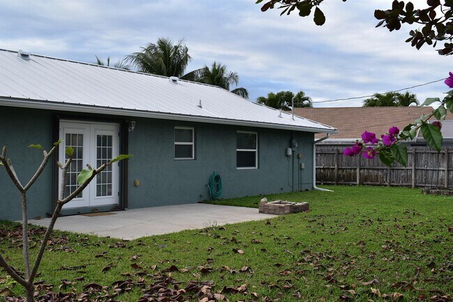 Building Photo - 826 Palama Way