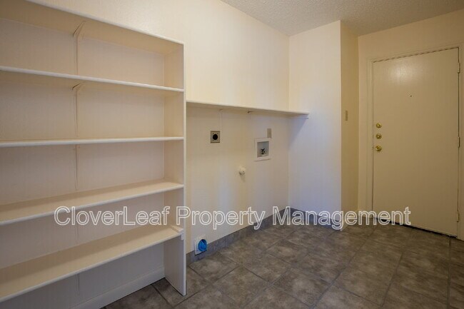 Building Photo - 1045 Stone Trail