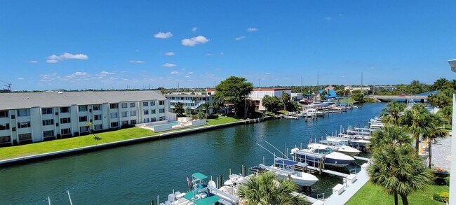 Foto del edificio - 108 Paradise Harbour Blvd