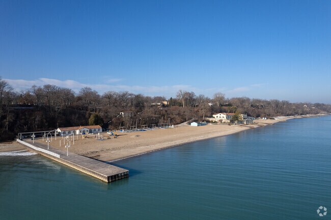 Glencoe Beach has a fishing dock for local fishers to take advantage of.
