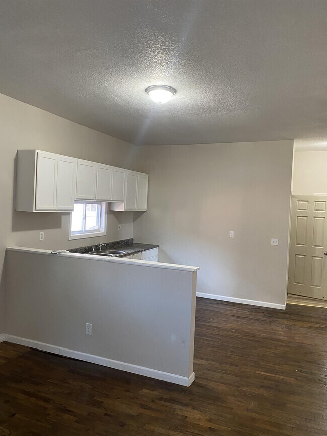 Building Photo - 1511 SW Huntoon St