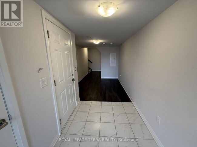 Building Photo - 585 Colborne St E