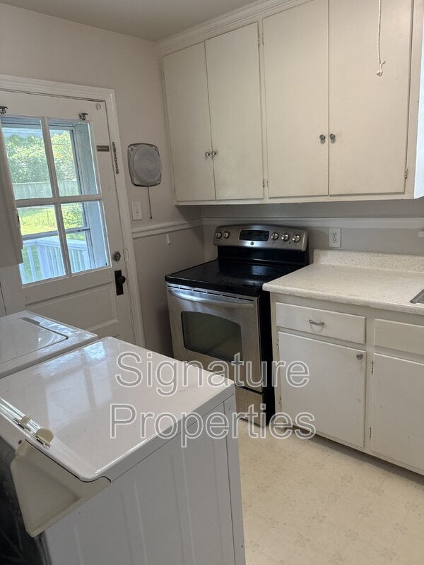Building Photo - 1209 Foxcroft Rd