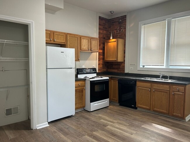 Photo - 418-1 East Maxwell Street Apartment