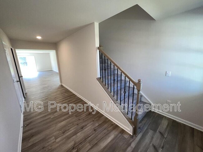 Building Photo - 1401 Woodhouse Dr