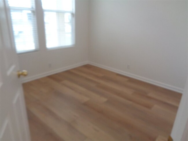 Building Photo - 2476 Empire Ct