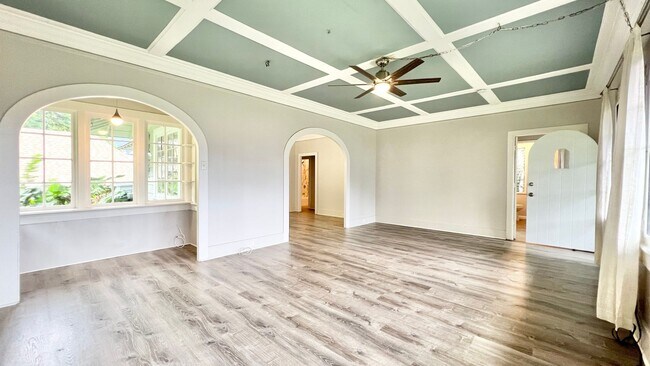 Foto del edificio - UPDATED 3 BEDROOM HOME IN DESIRABLE MANOA