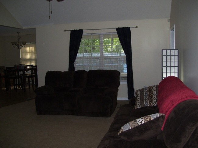 Building Photo - 25 Montero Dr