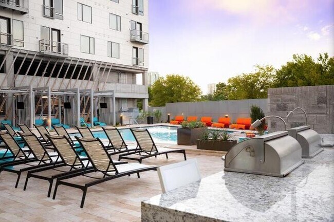 Foto del edificio - 1211 E 5th St.